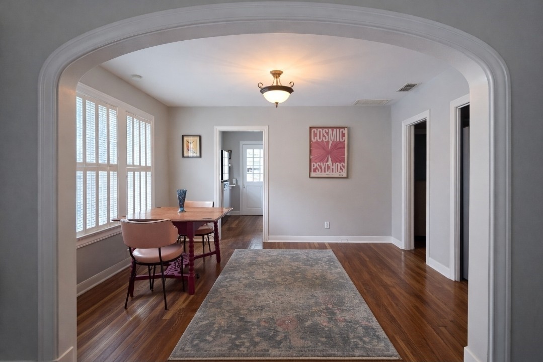 332 Southern Street Corpus Christi, TX 78404 - Photo 4 of 20 a view of a livingroom with furniture and window