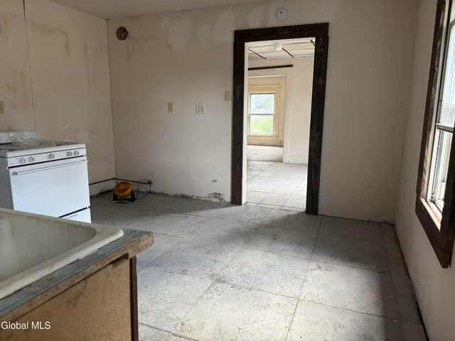 $93,300 | 7 Vanwyck Street, Gloversville, NY 12078