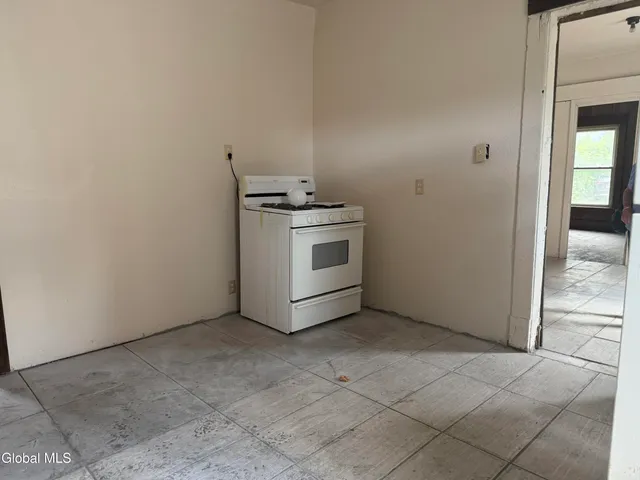 $93,300 | 7 Vanwyck Street, Gloversville, NY 12078