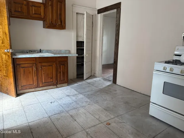 $93,300 | 7 Vanwyck Street, Gloversville, NY 12078