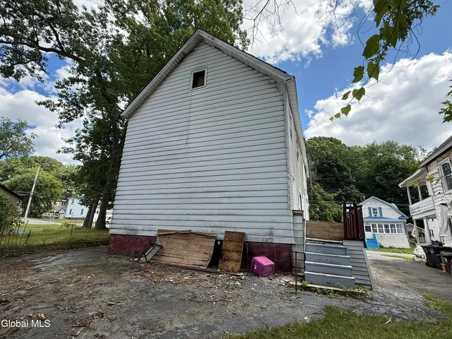 $93,300 | 7 Vanwyck Street, Gloversville, NY 12078