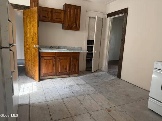 $93,300 | 7 Vanwyck Street, Gloversville, NY 12078