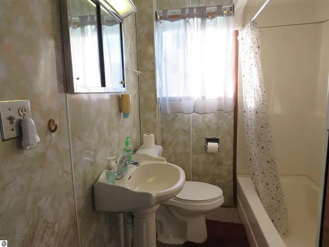 $99,900 | 605 East Garfield Street, Cadillac, MI 49601