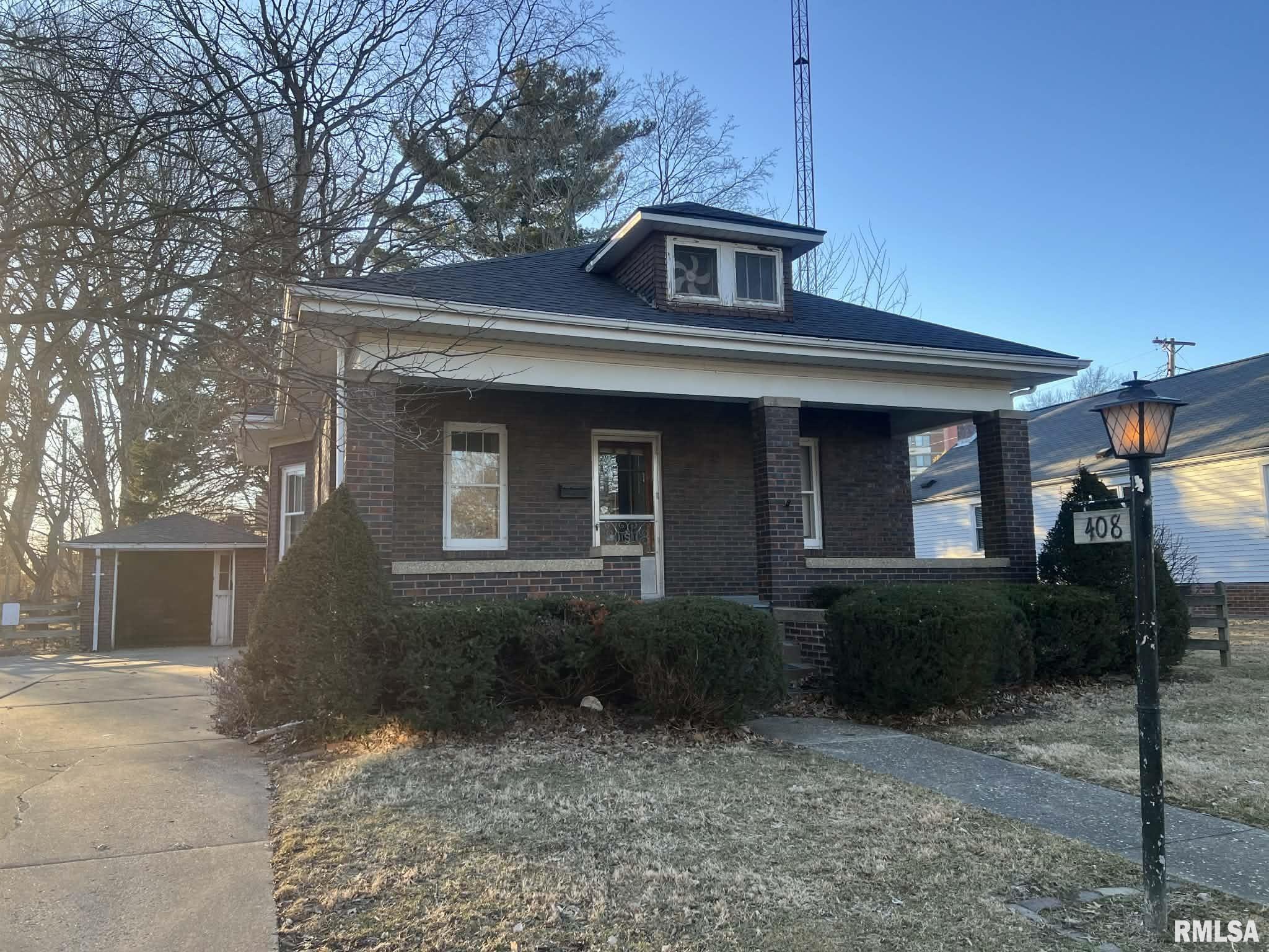 408 South Johnson Street Macomb, IL 61455 - Photo 1 of 12