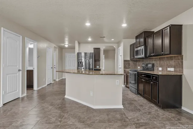 $2,100 | 11742 Cayenne Canyon, San Antonio, TX 78245