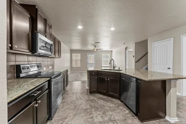 $2,100 | 11742 Cayenne Canyon, San Antonio, TX 78245