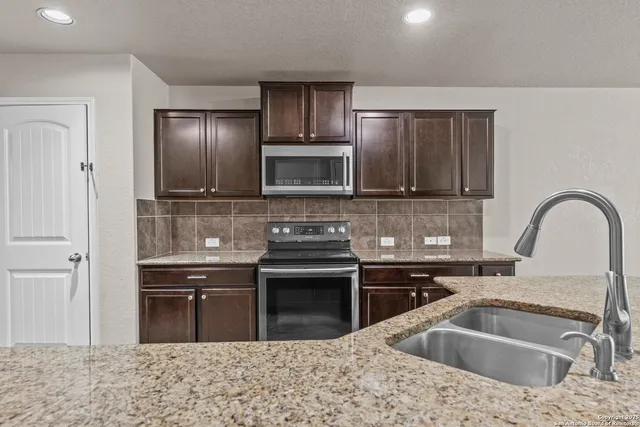 $2,100 | 11742 Cayenne Canyon, San Antonio, TX 78245