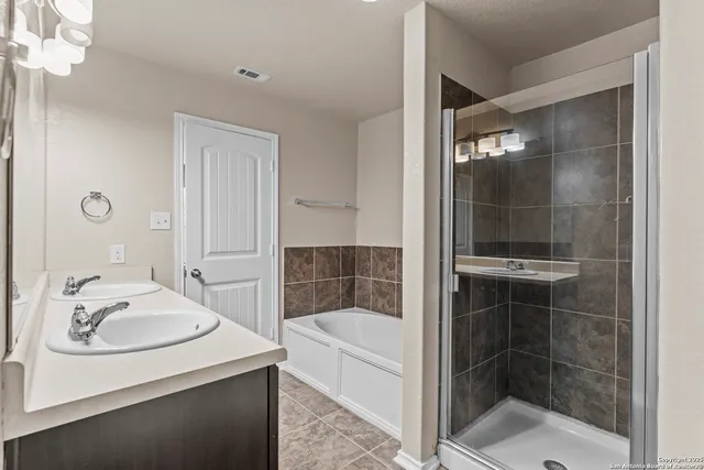 $2,100 | 11742 Cayenne Canyon, San Antonio, TX 78245