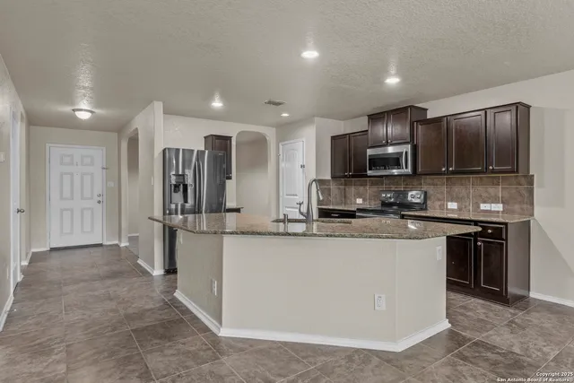 $2,100 | 11742 Cayenne Canyon, San Antonio, TX 78245