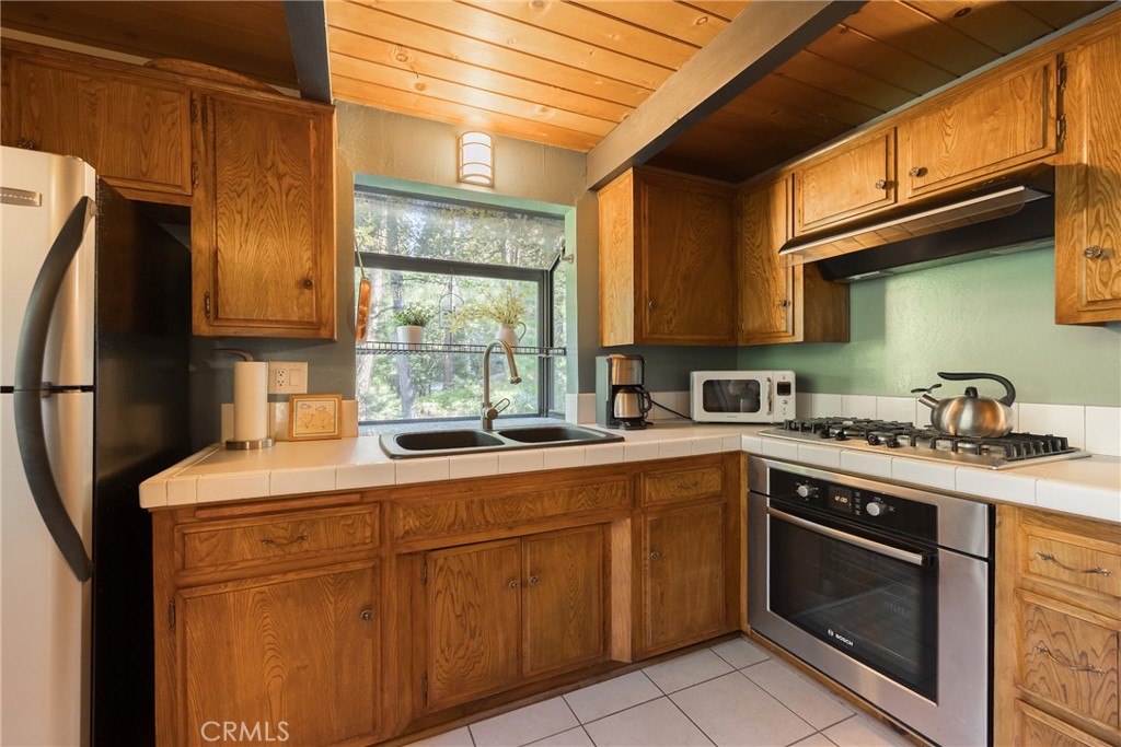 271 Fremont Road Lake Arrowhead, CA 92352 - Photo 10 of 34