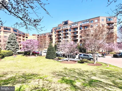 $370,000 | 2111 Wisconsin Avenue Northwest, Unit 110, Washington, DC 20007