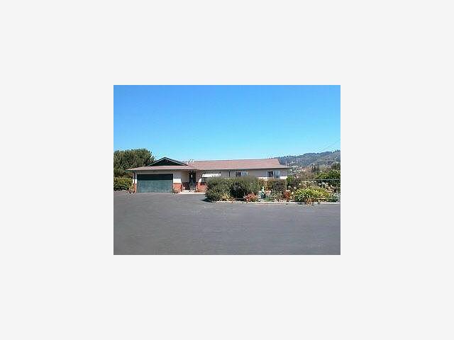 196 Casserly Road Watsonville, CA 95076 - Photo 1 of 5 a kitchen with a small yard