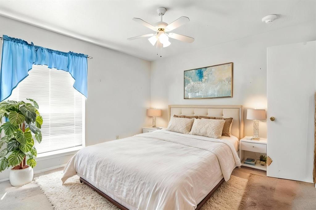 11460 Audelia Road, Unit 172 Dallas, TX 75243 - Photo 29 of 38 a bedroom with a bed and a window