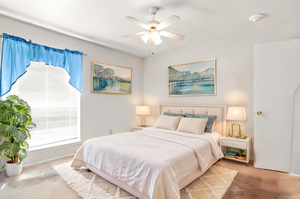 11460 Audelia Road, Unit 172 Dallas, TX 75243 - Photo 32 of 38 a bedroom with a large bed and a window