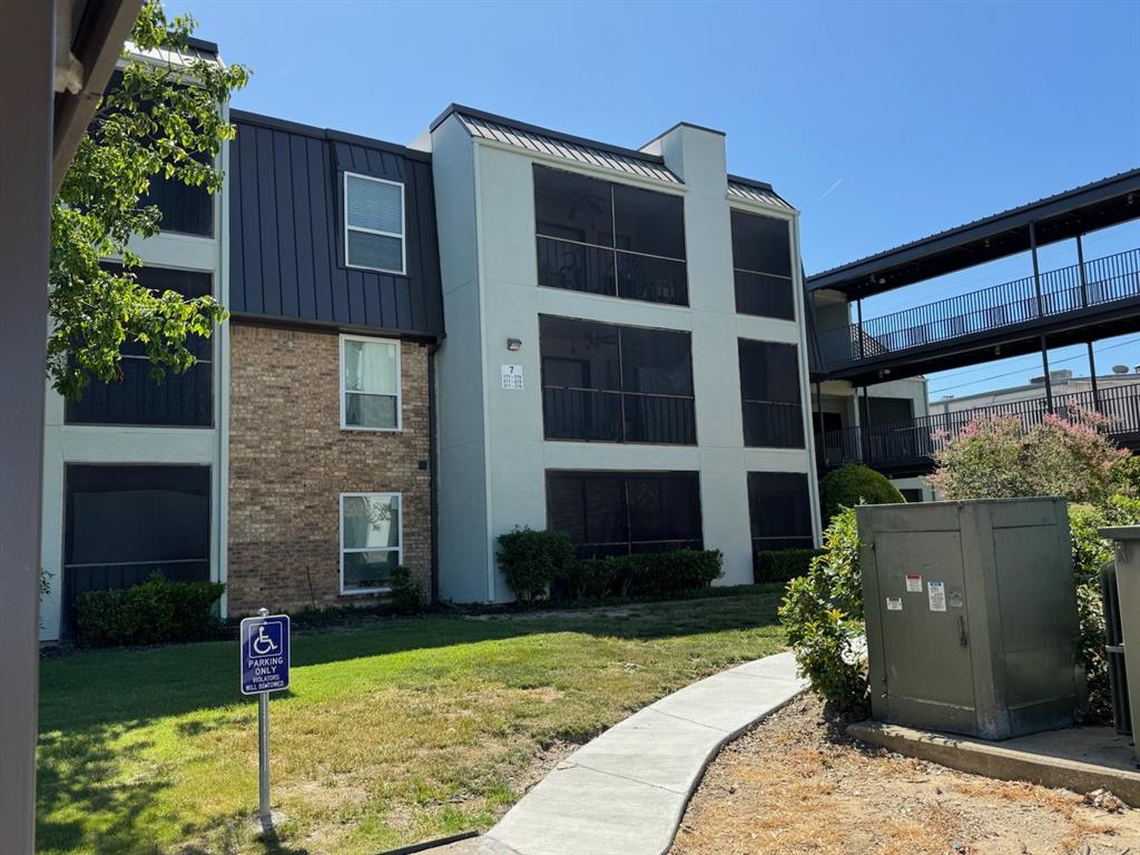 11460 Audelia Road, Unit 172 Dallas, TX 75243 - Photo 38 of 38 a front view of a house with garden