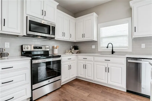 $542,000 | 28601 West 162nd Street, Gardner, KS 66030