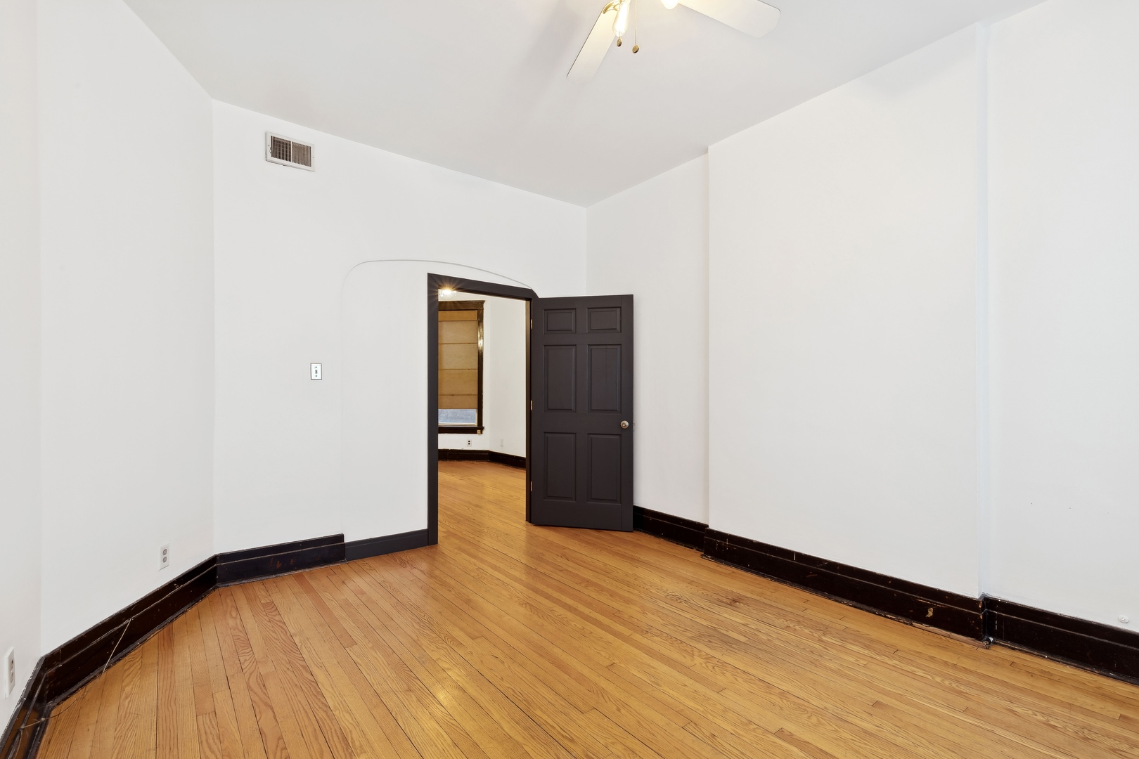 949 North Damen Avenue Chicago, IL 60622 - Photo 15 of 28 a view of empty room with wooden floor