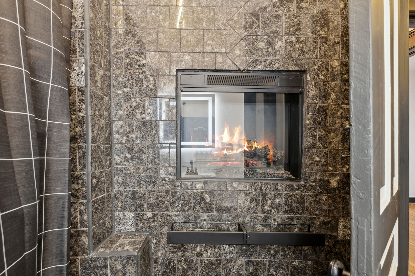 949 North Damen Avenue Chicago, IL 60622 - Photo 16 of 28 a bathroom with a shower