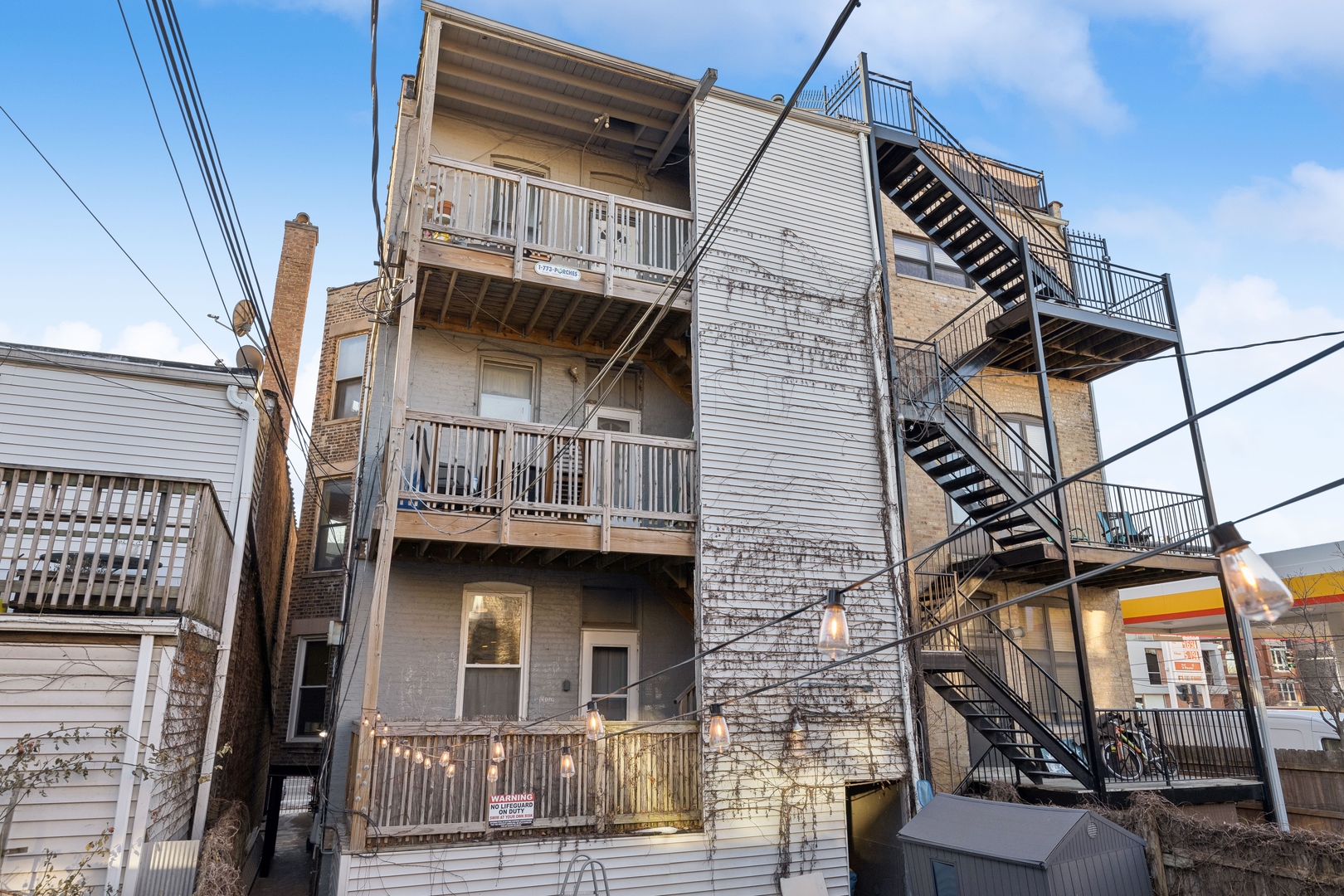 949 North Damen Avenue Chicago, IL 60622 - Photo 20 of 28 a view of entryway with a front door
