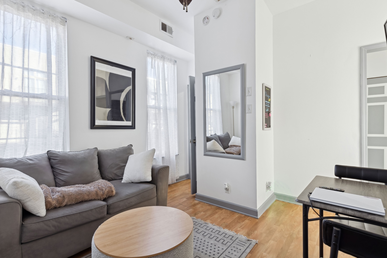 949 North Damen Avenue Chicago, IL 60622 - Photo 22 of 28 a living room with furniture and a window