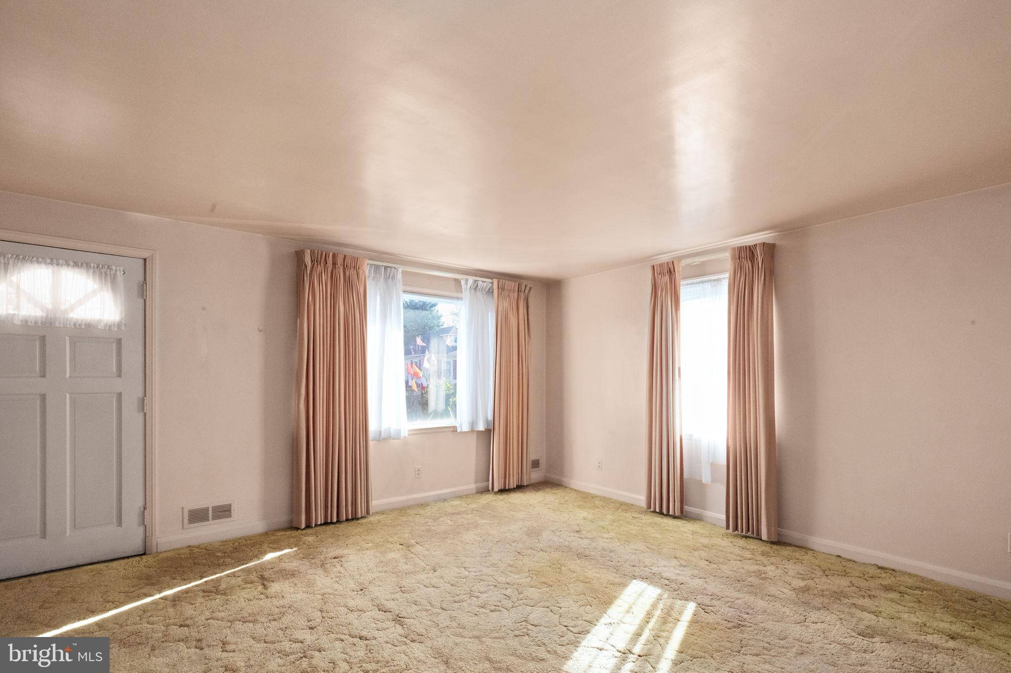 6822 Everall Avenue Baltimore, MD 21206 - Photo 3 of 21 an empty room with windows and closet