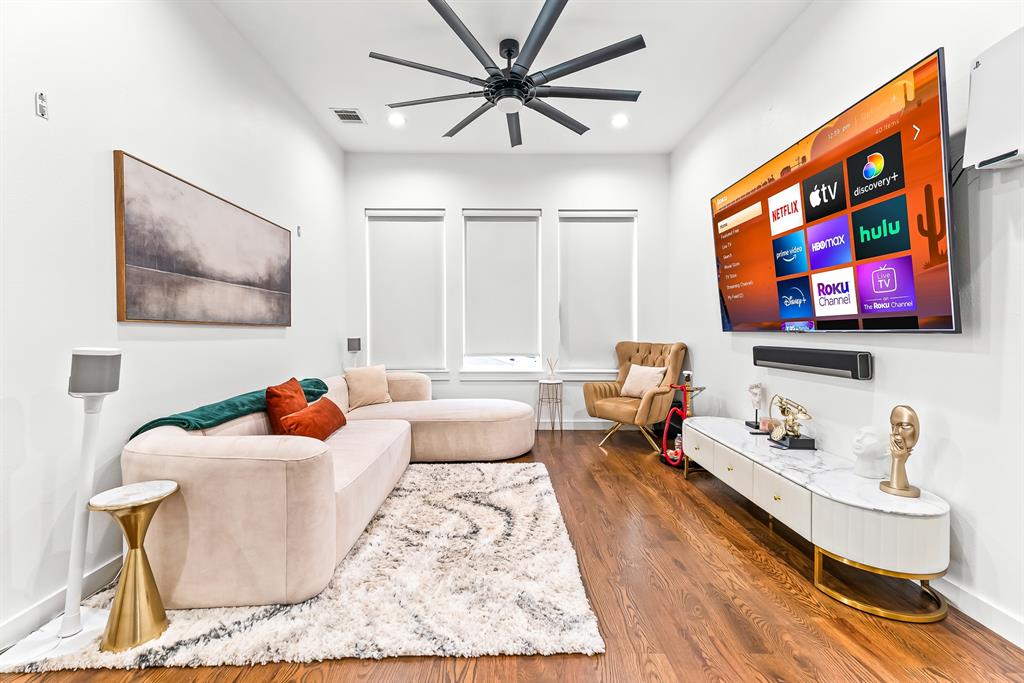 1211 Bonnie View Road Dallas, TX 75203 - Photo 16 of 33 located on the 2nd floor.