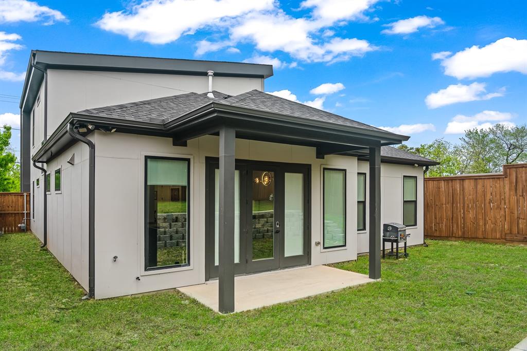 1211 Bonnie View Road Dallas, TX 75203 - Photo 33 of 33 a view of a house with a small yard