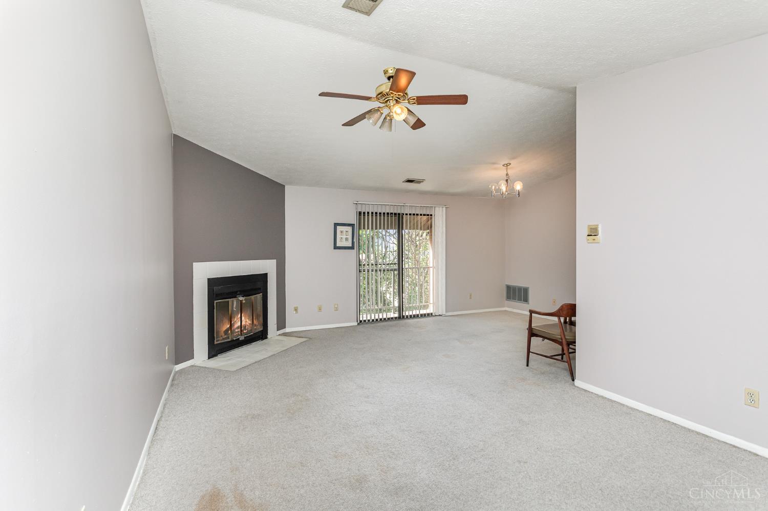 518 Riddle Road, Unit 12 Cincinnati, OH 45220 - Photo 3 of 15