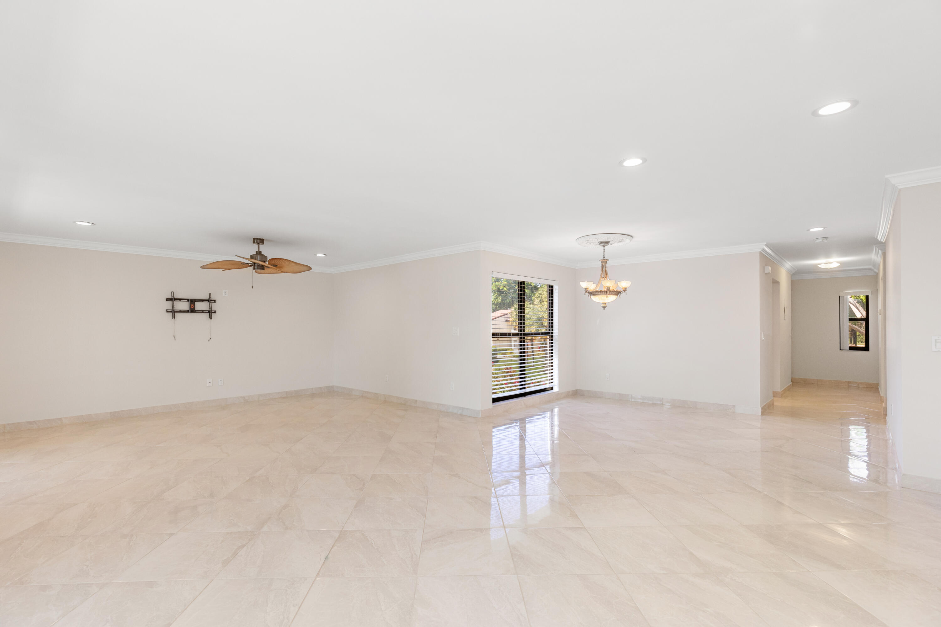 21851 Arriba Real, Unit L Boca Raton, FL 33433 - Photo 18 of 63 Dining & family room
