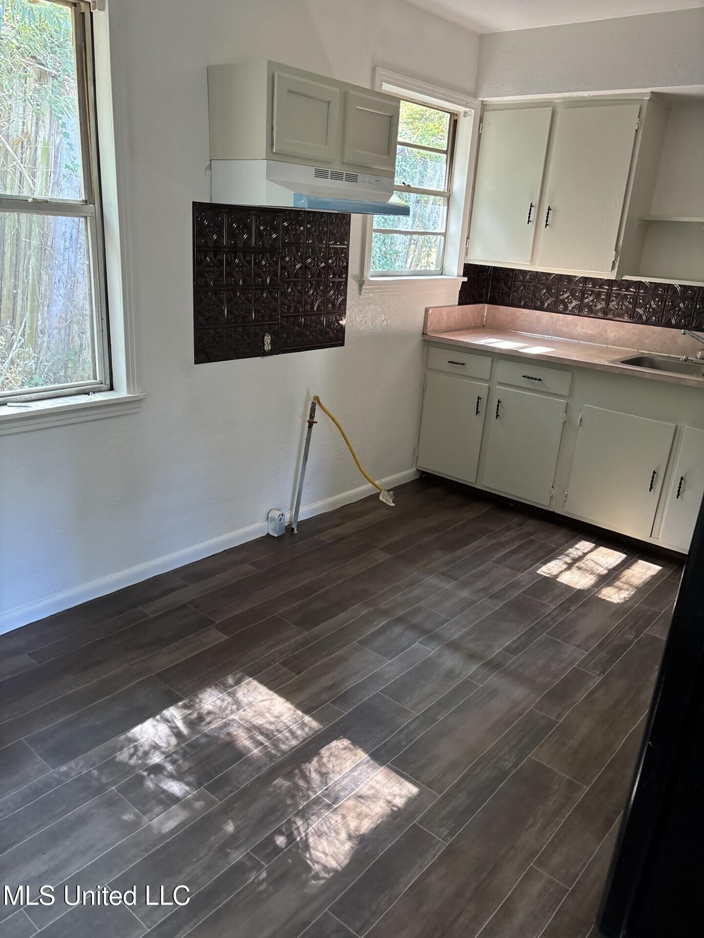 1002 Ave F McComb, MS 39648 - Photo 4 of 9 thumbnail_78267571988__9FBE2641-8109-4DC