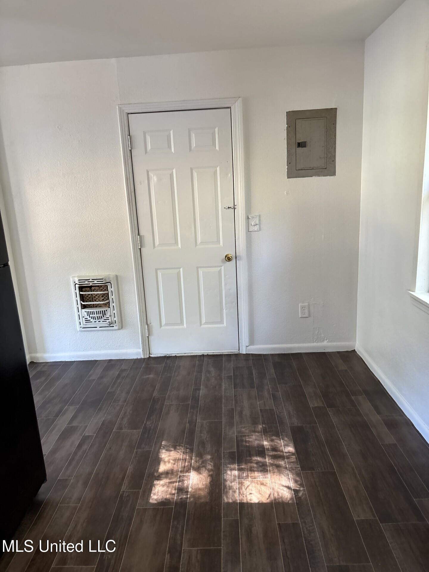 1002 Ave F McComb, MS 39648 - Photo 5 of 9 thumbnail_78267578890__9AC875DC-5896-475