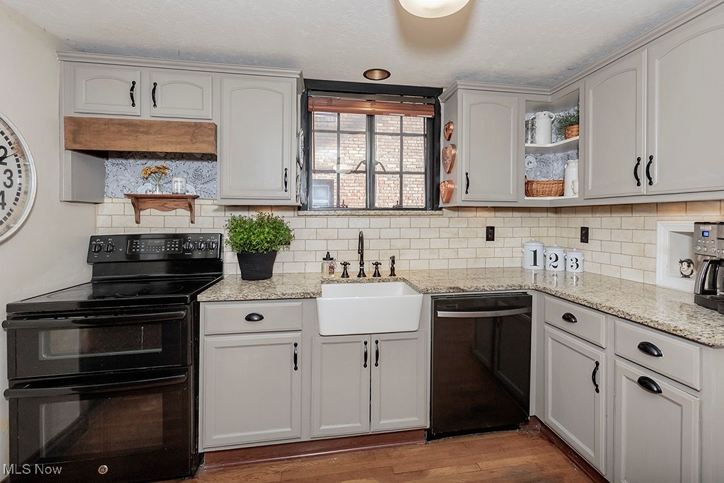2459 Charney Road Cleveland, OH 44118 - Photo 18 of 48