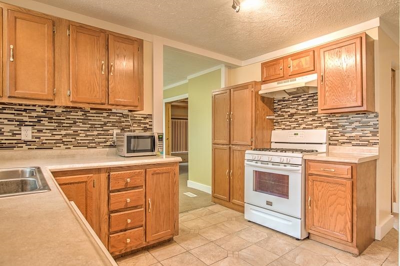 6475 West Johnson Road La Porte, IN 46350 - Photo 3 of 19 800x533