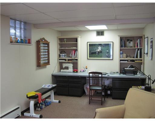1057 Maple Heights Road Pittsburgh, PA 15232 - Photo 10 of 12 Family Room.