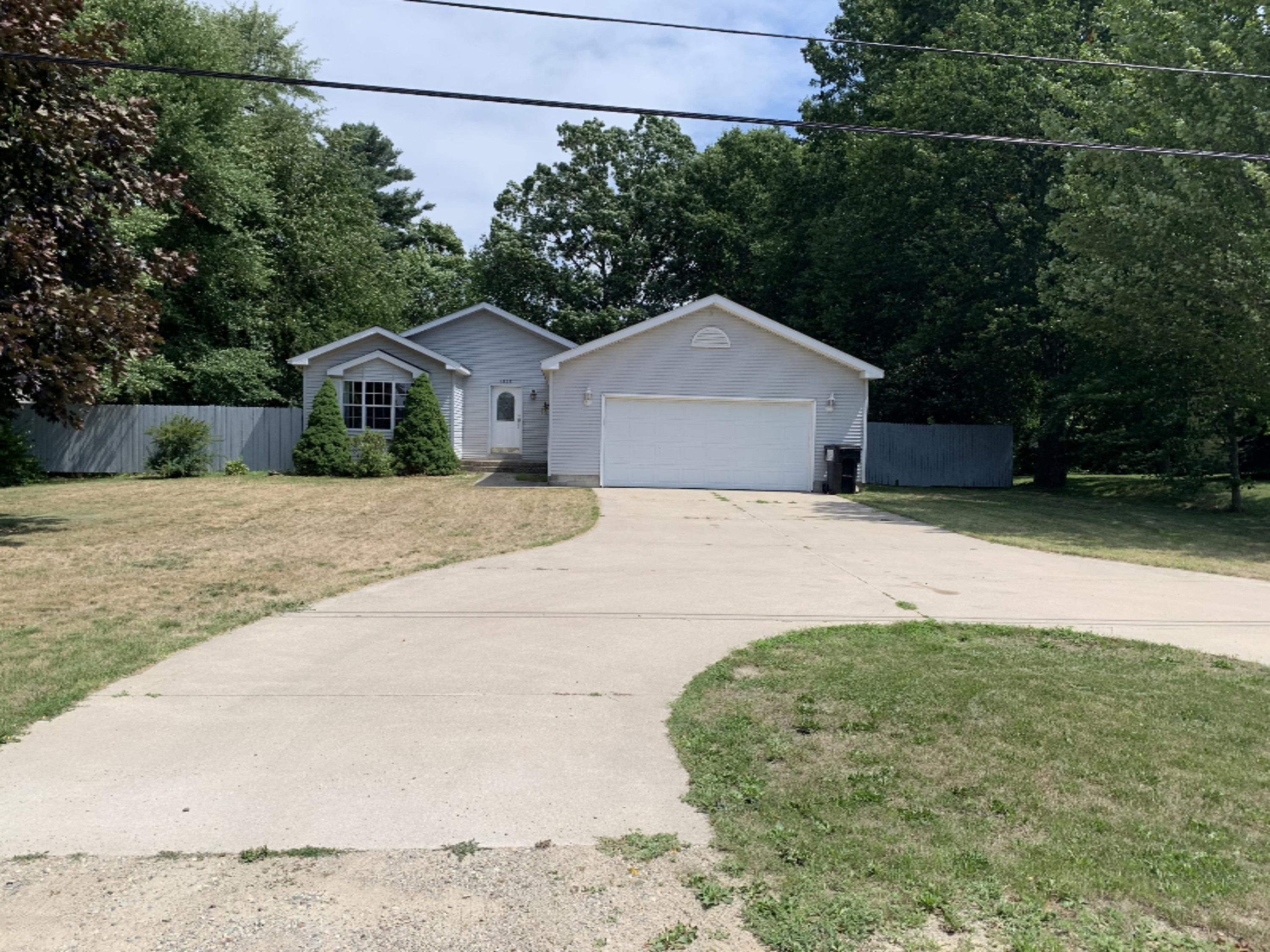 4846 Airline Road Muskegon, MI 49444 - Photo 2 of 36 AIRLINE FRONT PHOTO DRIVE