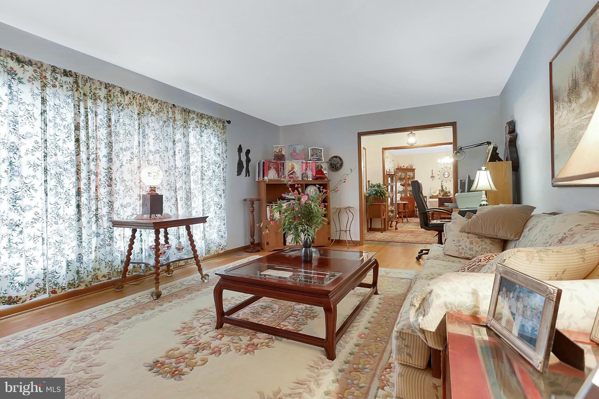 441 Bankard Road Westminster, MD 21158 - Photo 3 of 29 Living Room