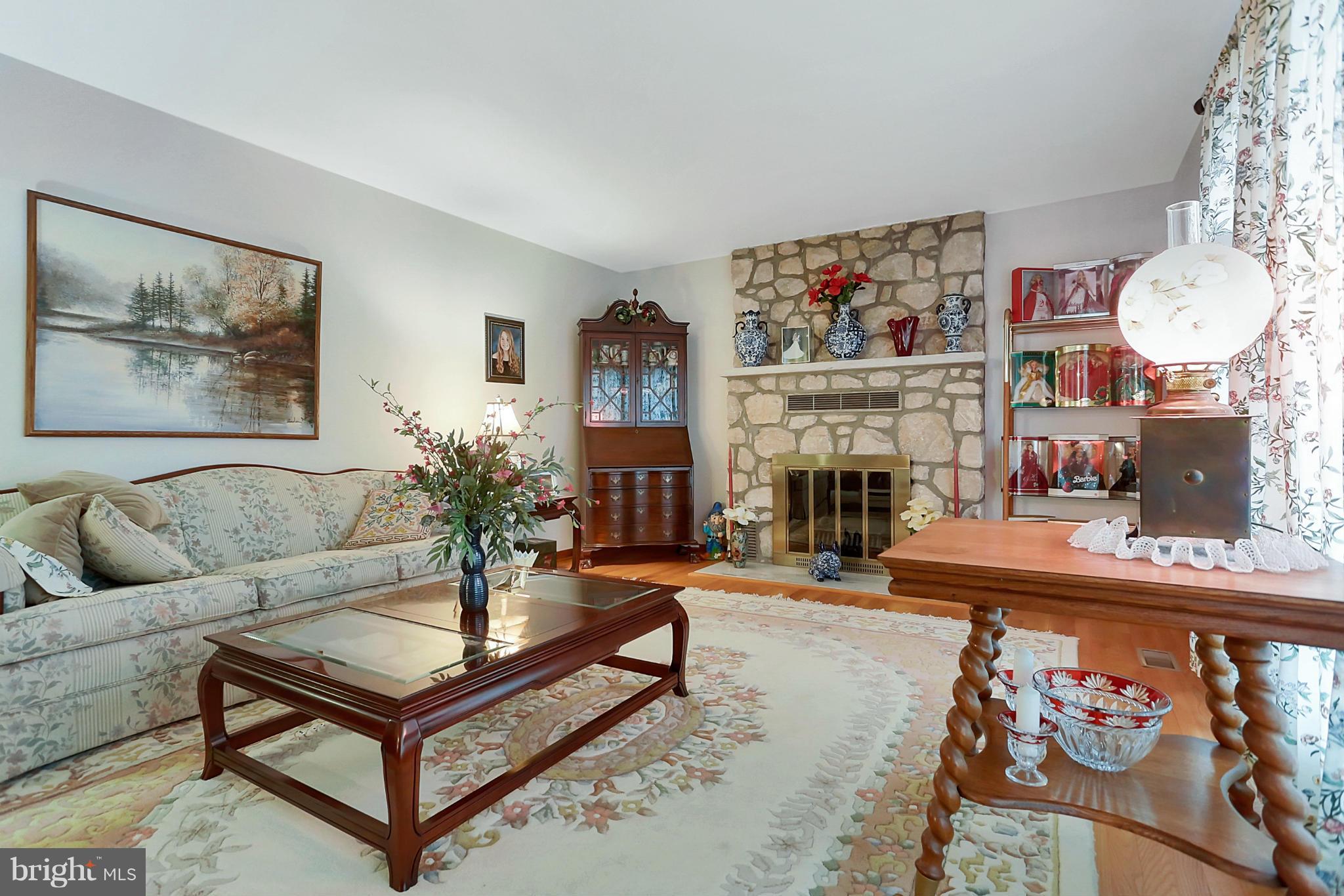 441 Bankard Road Westminster, MD 21158 - Photo 4 of 29 Living Room