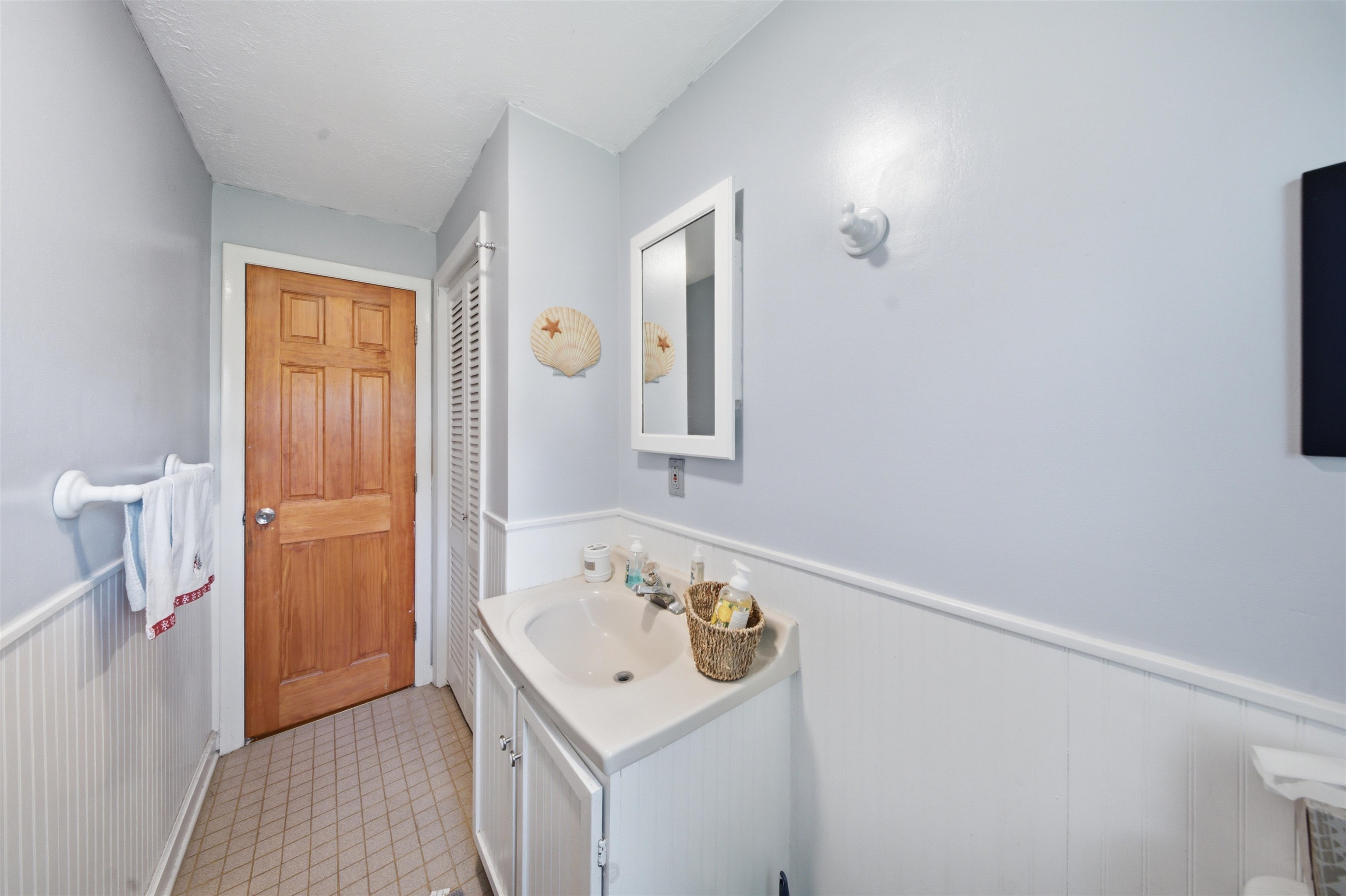 494 Laurel Street Manchester, NH 03103 - Photo 20 of 42