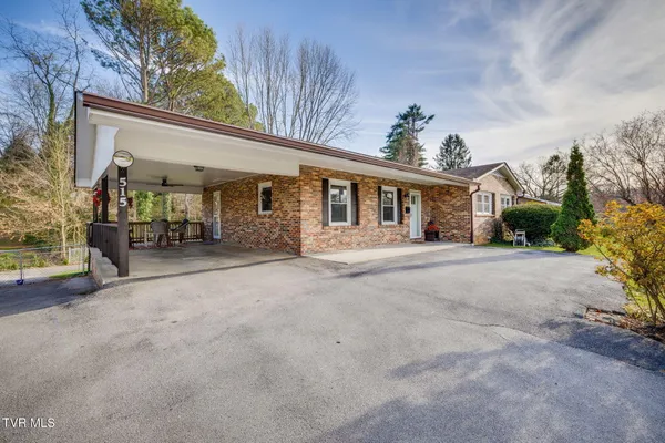 $2,500 | 515 Ravenwood Drive, Unit 16, Johnson City, TN 37604