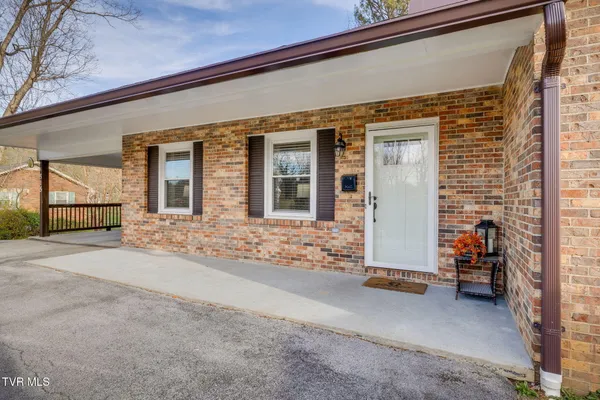 $2,500 | 515 Ravenwood Drive, Unit 16, Johnson City, TN 37604