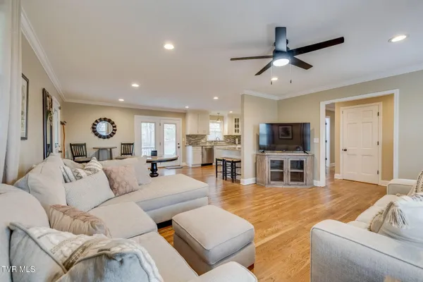 $2,500 | 515 Ravenwood Drive, Unit 16, Johnson City, TN 37604