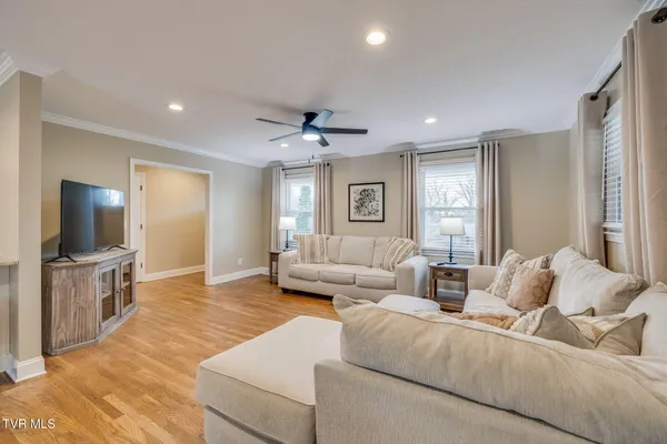 $2,500 | 515 Ravenwood Drive, Unit 16, Johnson City, TN 37604