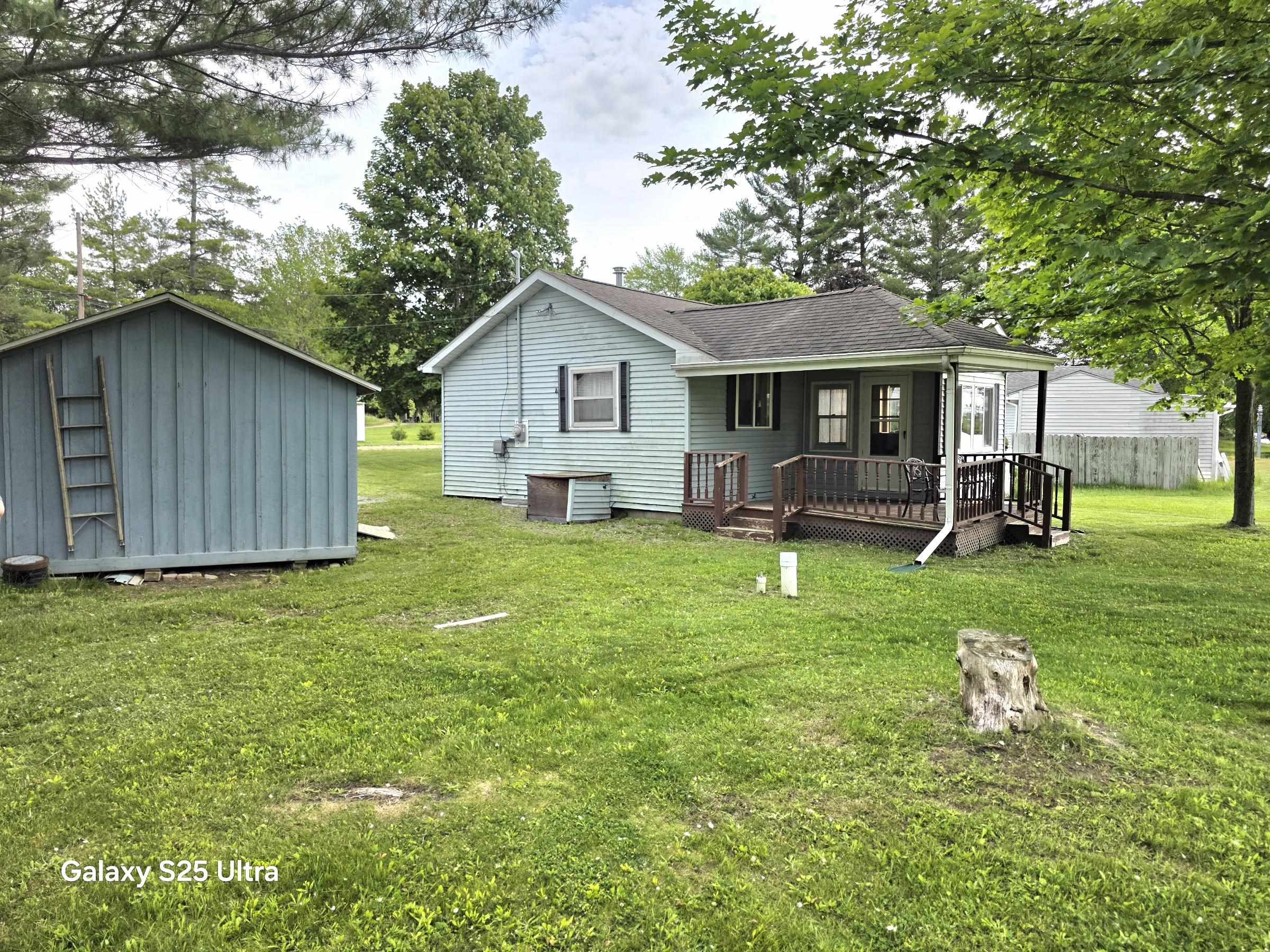 101 Riverside Drive Beaverton, MI 48612 - Photo 2 of 26