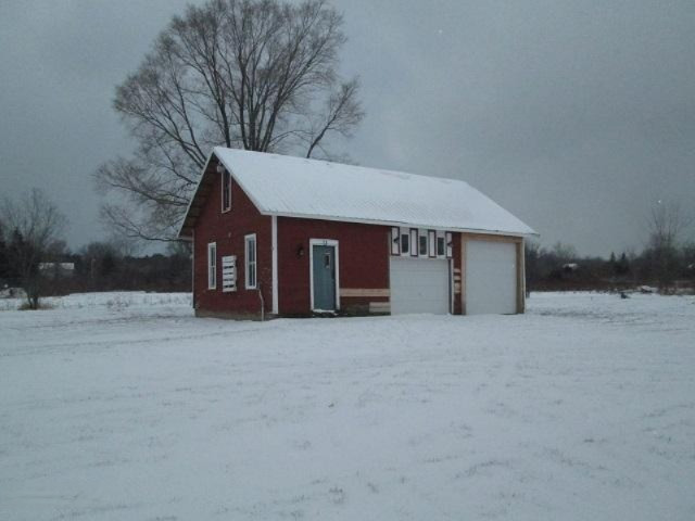 1835 Lynch Road Benton Harbor, MI 49022 - Photo 3 of 32 IMG_7517