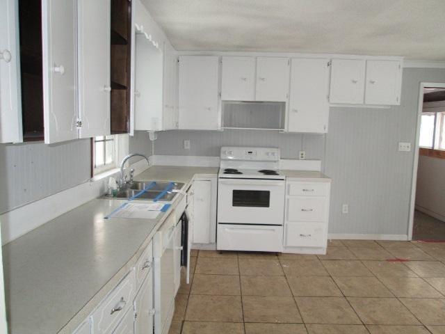 1835 Lynch Road Benton Harbor, MI 49022 - Photo 6 of 32 IMG_7531