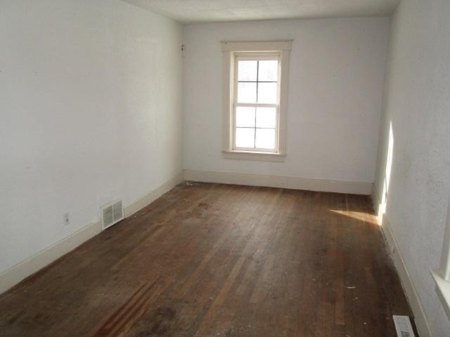 1835 Lynch Road Benton Harbor, MI 49022 - Photo 10 of 32 IMG_7525