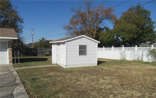 $1,750 | 200 Texoma Drive, Whitesboro, TX 76273