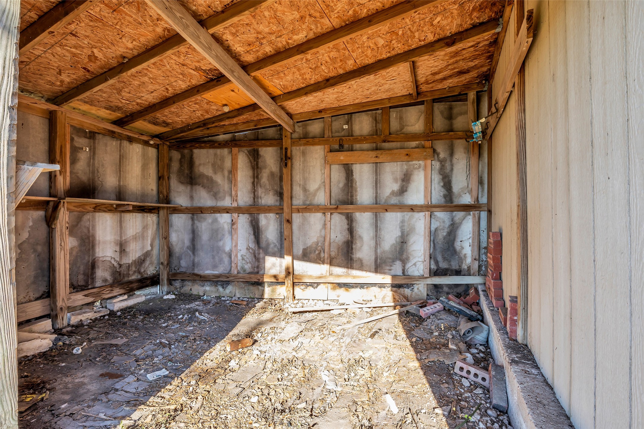 1075 Harrisburg Road Brenham, TX 77833 - Photo 45 of 49 a view of a backyard of a house