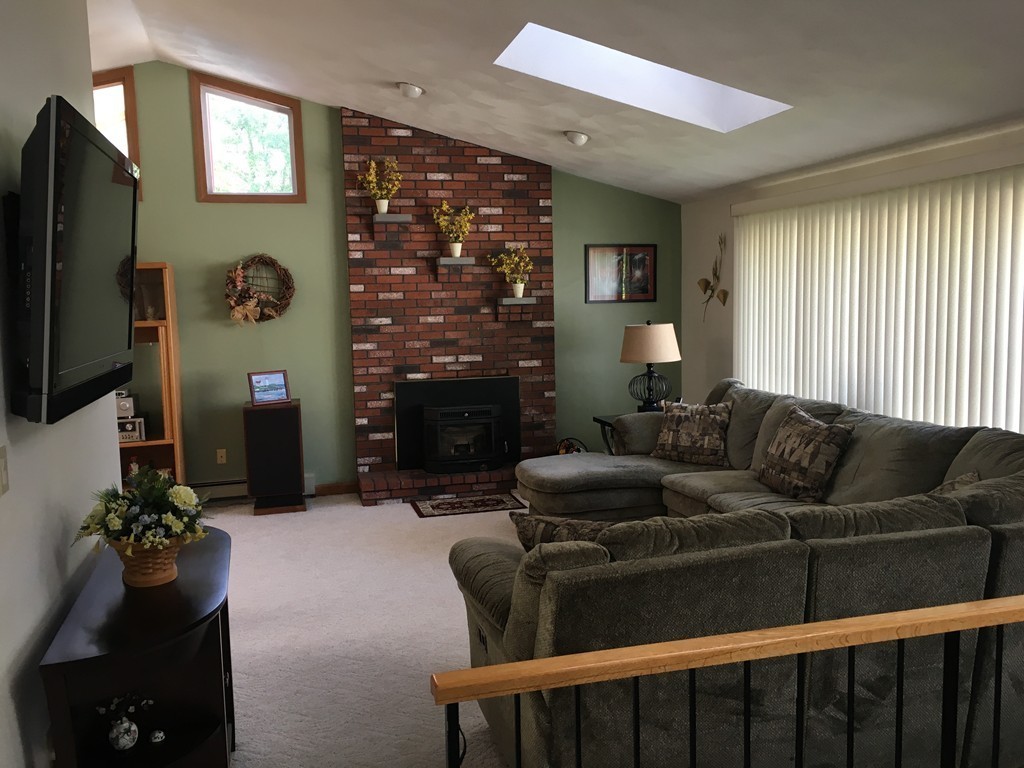 71 Line Road Reading, MA 01867 - Photo 3 of 24 Gallery Image 3