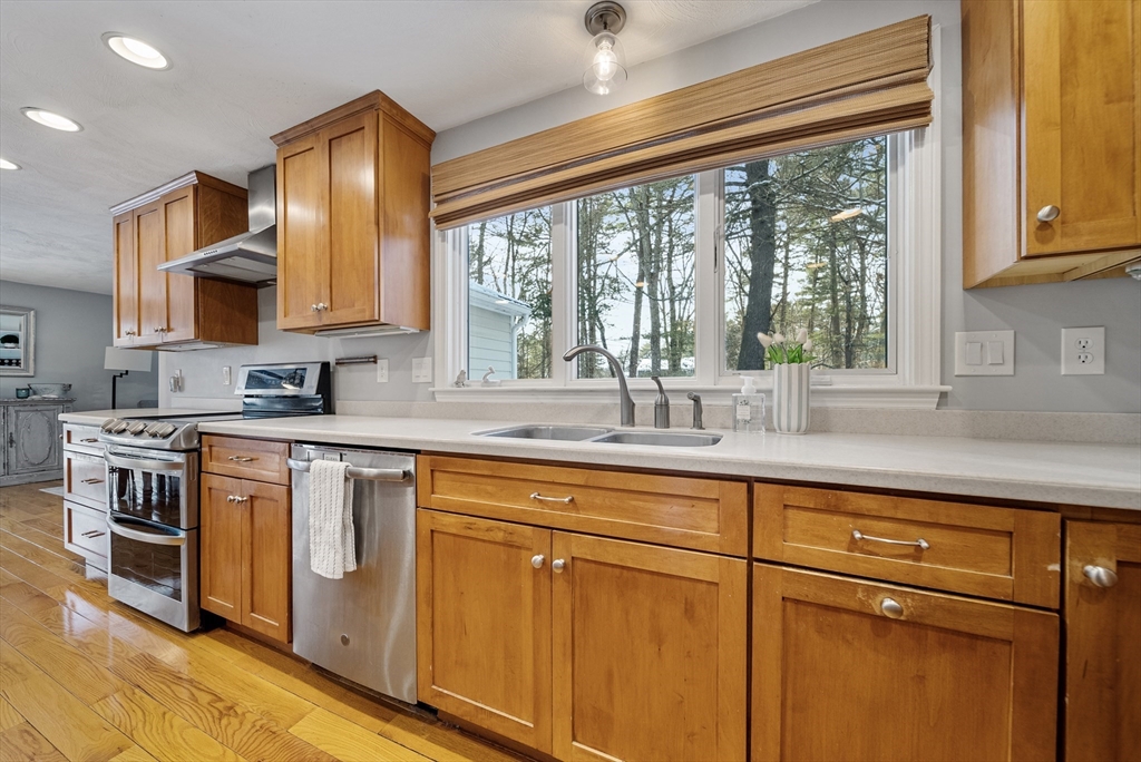 8 Ridgefield Road Norfolk, MA 02056 - Photo 6 of 42